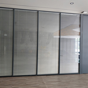 Diseño de particiones de vidrio modular doble transparente, esmerilado y obturador para sistema de división de oficina con puertas - Product Image 1