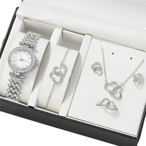 <span class=keywords><strong>F1</strong></span> Best Seller kadınlar dört parçalı Quartz saat Set ile moda altın tam elmas sıcak satış şık kolye bilezik seti hiçbir kutu