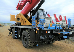 Grúa para terreno rugoso de 35m de longitud de pluma 40t SRC400T con sistema de distribución de flujo inteligente - Product Image 4