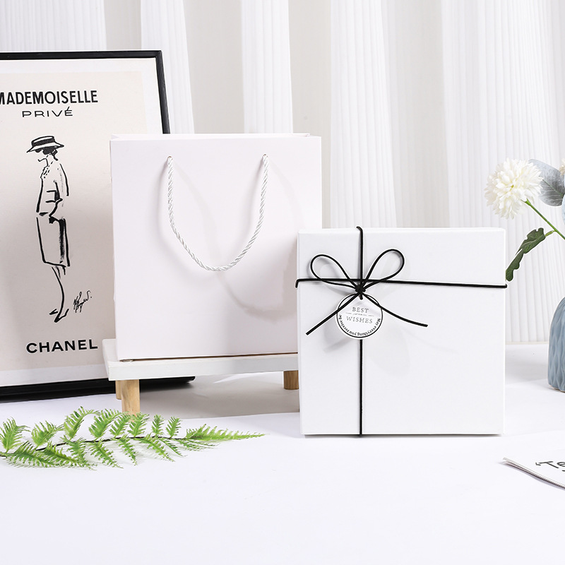 Étiquette ronde blanche ; 20*20*9 (coffret cadeau + sac cadeau)