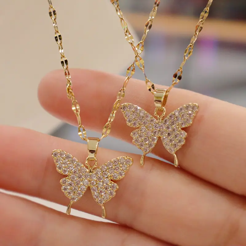 Großhandel Frauen Elegante Gold Versilberung Schmetterling Charm Halskette Funkelnde Kristall Strass Schmetterling Halskette