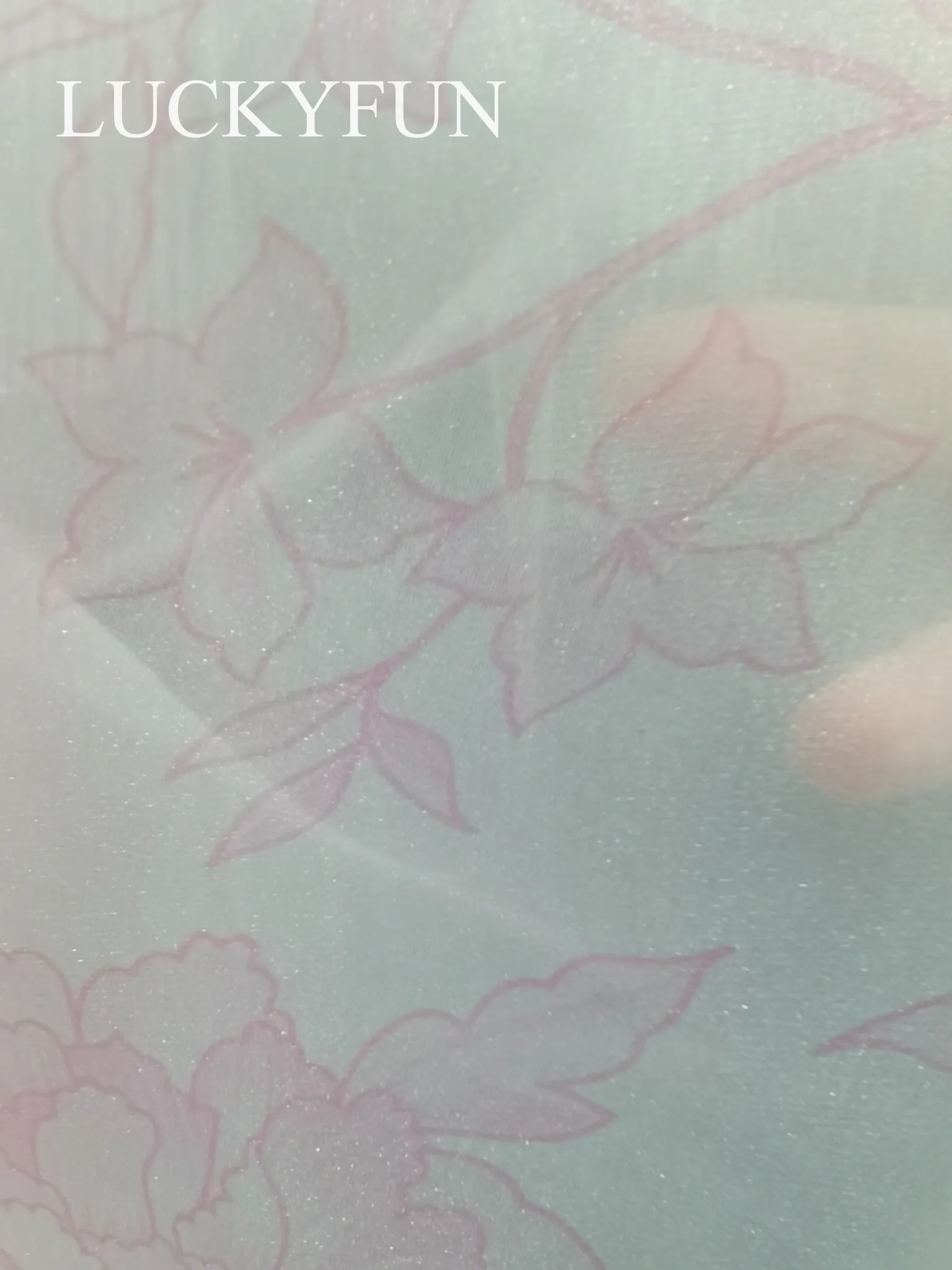 قماش أورجانزا مطبوع بأوراق شجر كلاسيكي