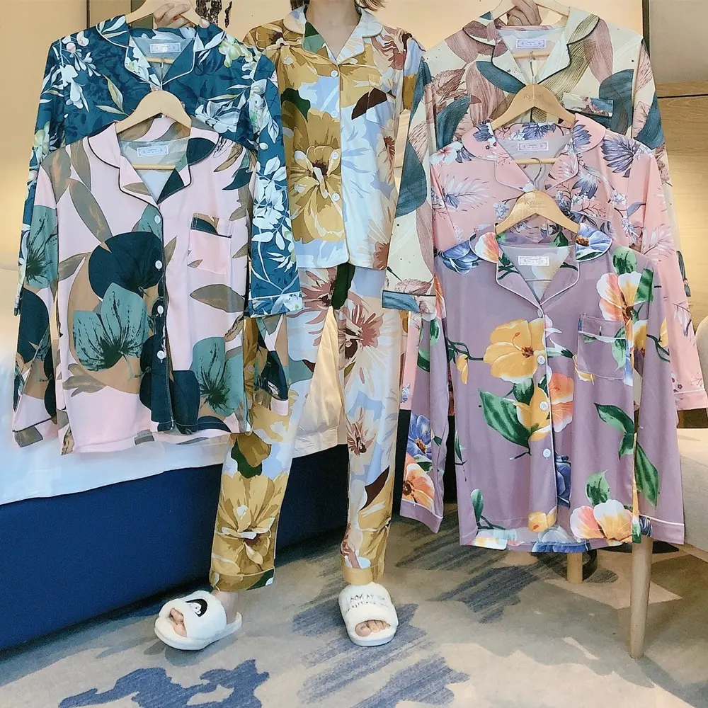 Piyama Celana Panjang Sutra Susu Wanita, Set 2 Potong Pakaian Rumah Tangga Berkerah Gaya Korea Motif Bunga Kartun Musim Gugur untuk Perempuan