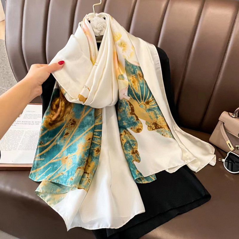 L89039-off-white lotus leaf