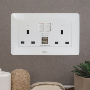 ซ็อกเก็ต UK คู่แบบทันสมัยและเรียบง่ายพร้อมสวิตช์และไฟแสดงสถานะและ3.1A USB/5V เหมาะสำหรับทั้งครอบครัว - Product Image 1