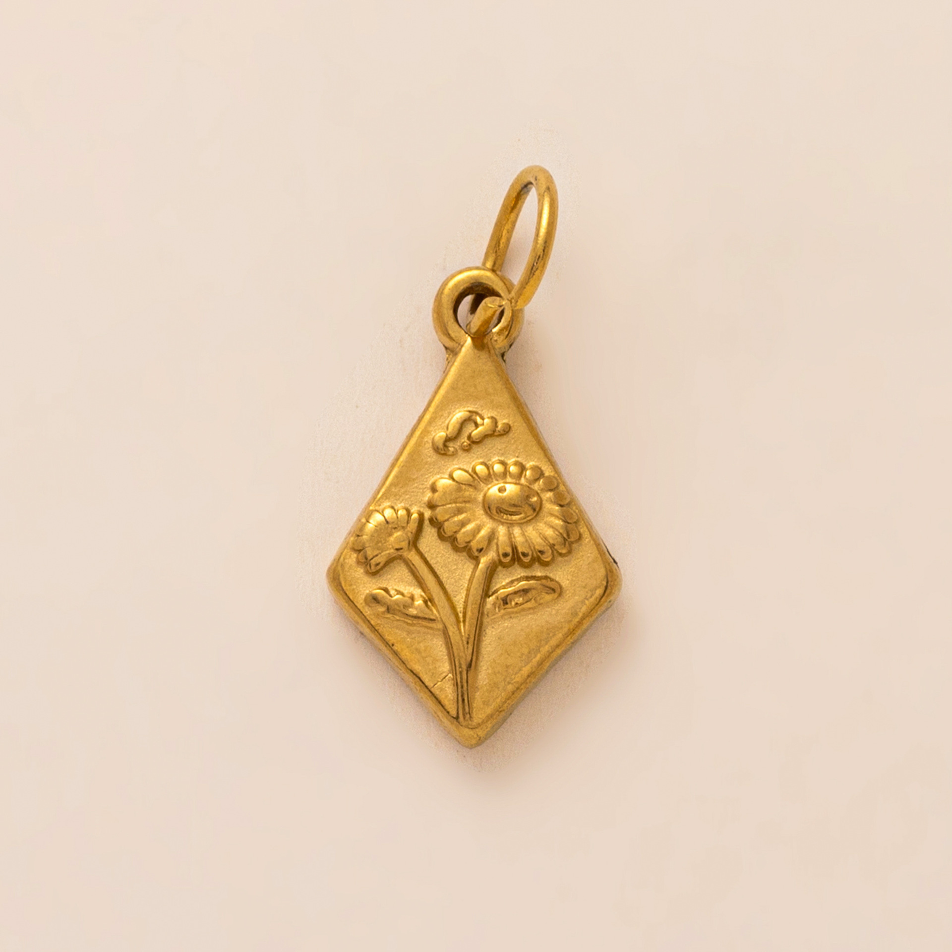 April Daisy Pendant