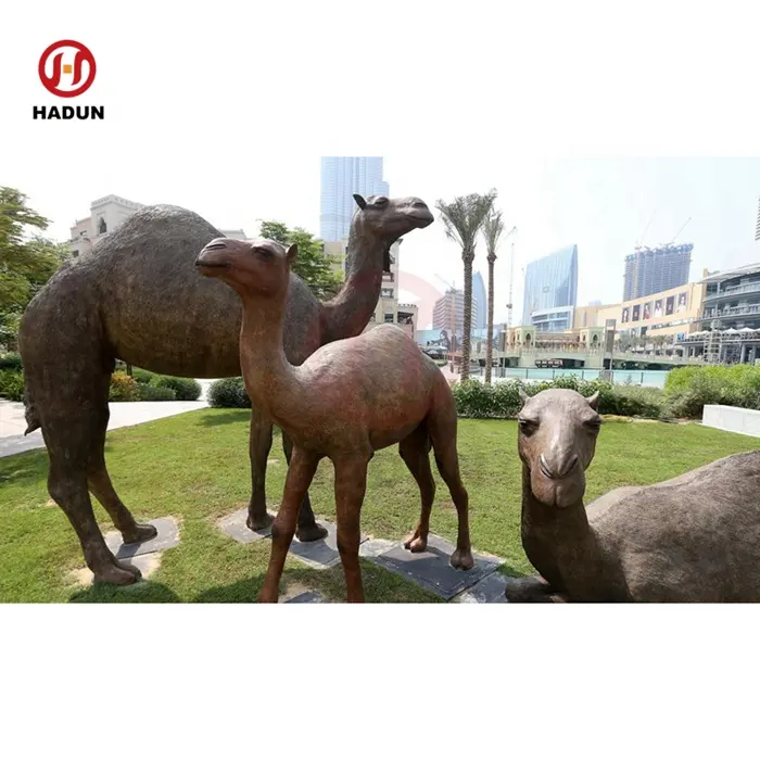 Statua del giardino della famiglia del cammello del bronzo di arte della colata della decorazione del parco all'aperto a grandezza naturale