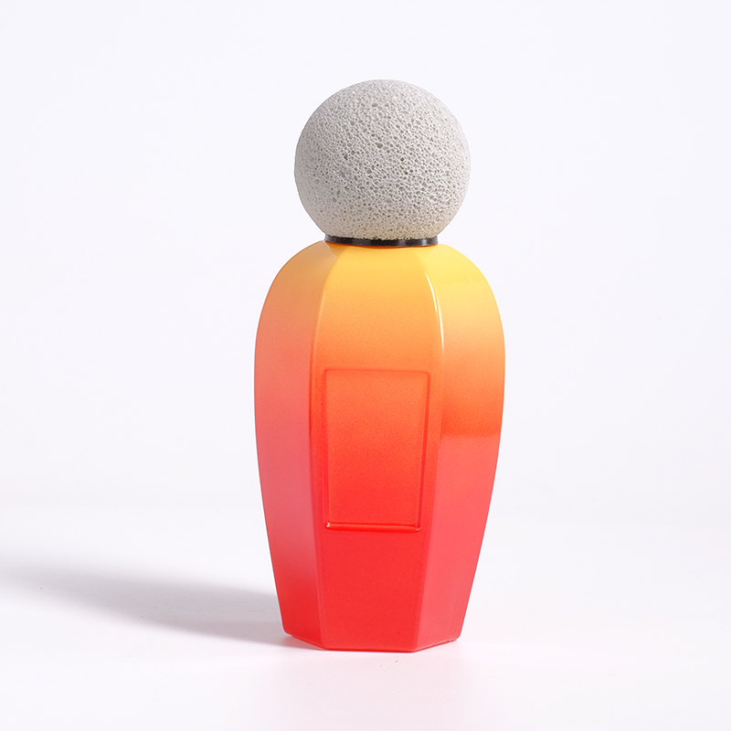 Bouteille de parfum hexagonale transparente