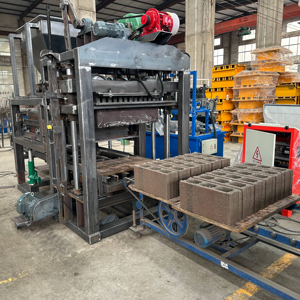 Fabrika verilen otomatik içi boş beton tuğla yapma makineleri yüksek kalite blok yapma makinesi blok boyutu seçenekleri mevcut - Product Image 4
