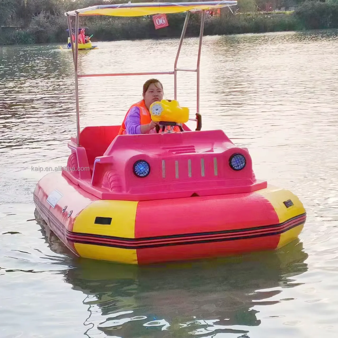 Fabbrica pieghevole gonfiabile in plastica Paddle Boat giochi gonfiabili per sport acquatici barche paraurti per bambini e adulti