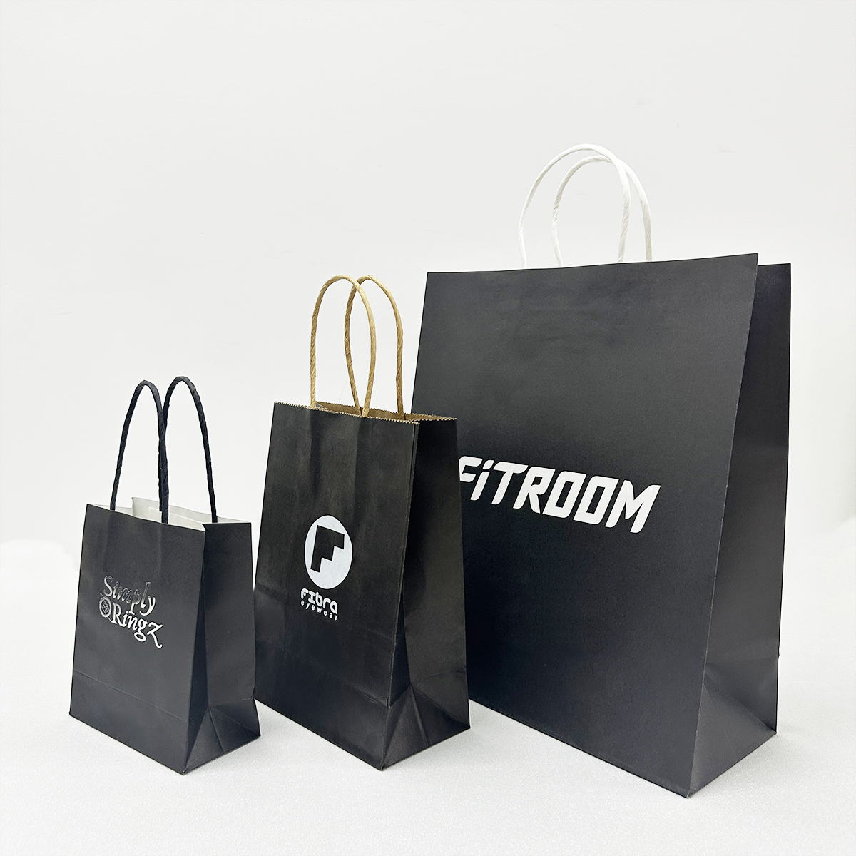 Sac en papier kraft noir personnalisé