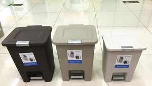 Papelera de basura suave cerrada con tapas, papelera operada con pies, varias opciones de capacidad