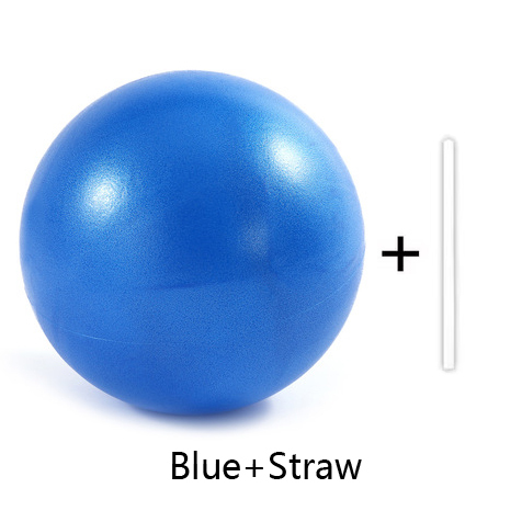 Pelota de Pilates azul con pajita.