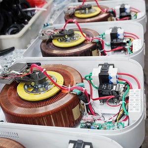 単相壁取り付けAC自動電圧レギュレータ5kva 15kva容量220v出力<span class=keywords><strong>SVC</strong></span> 230v TSD 50Hz銅