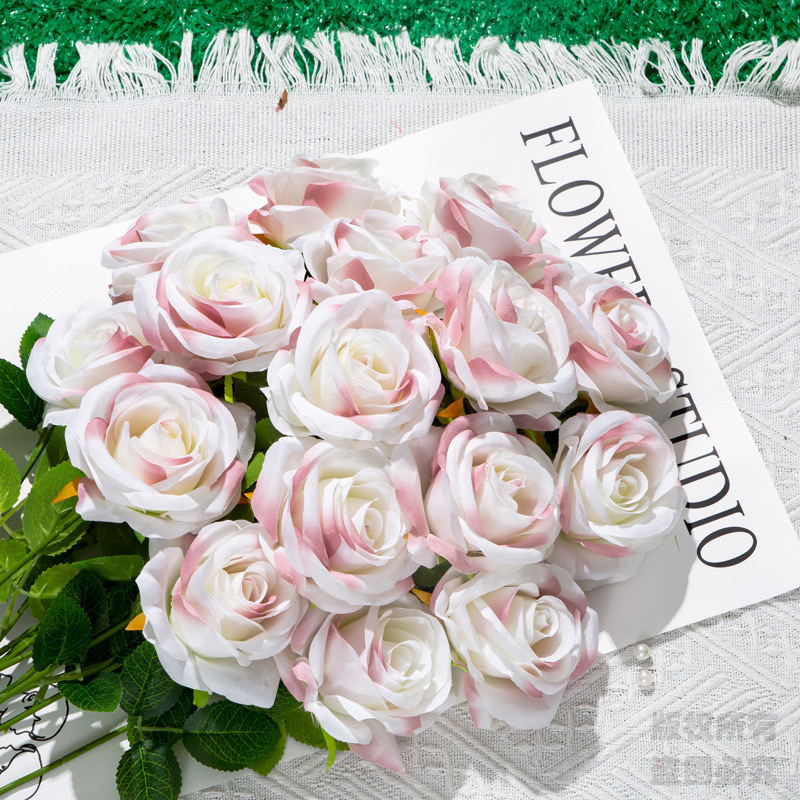 Rose de Soie Rouge Versailles