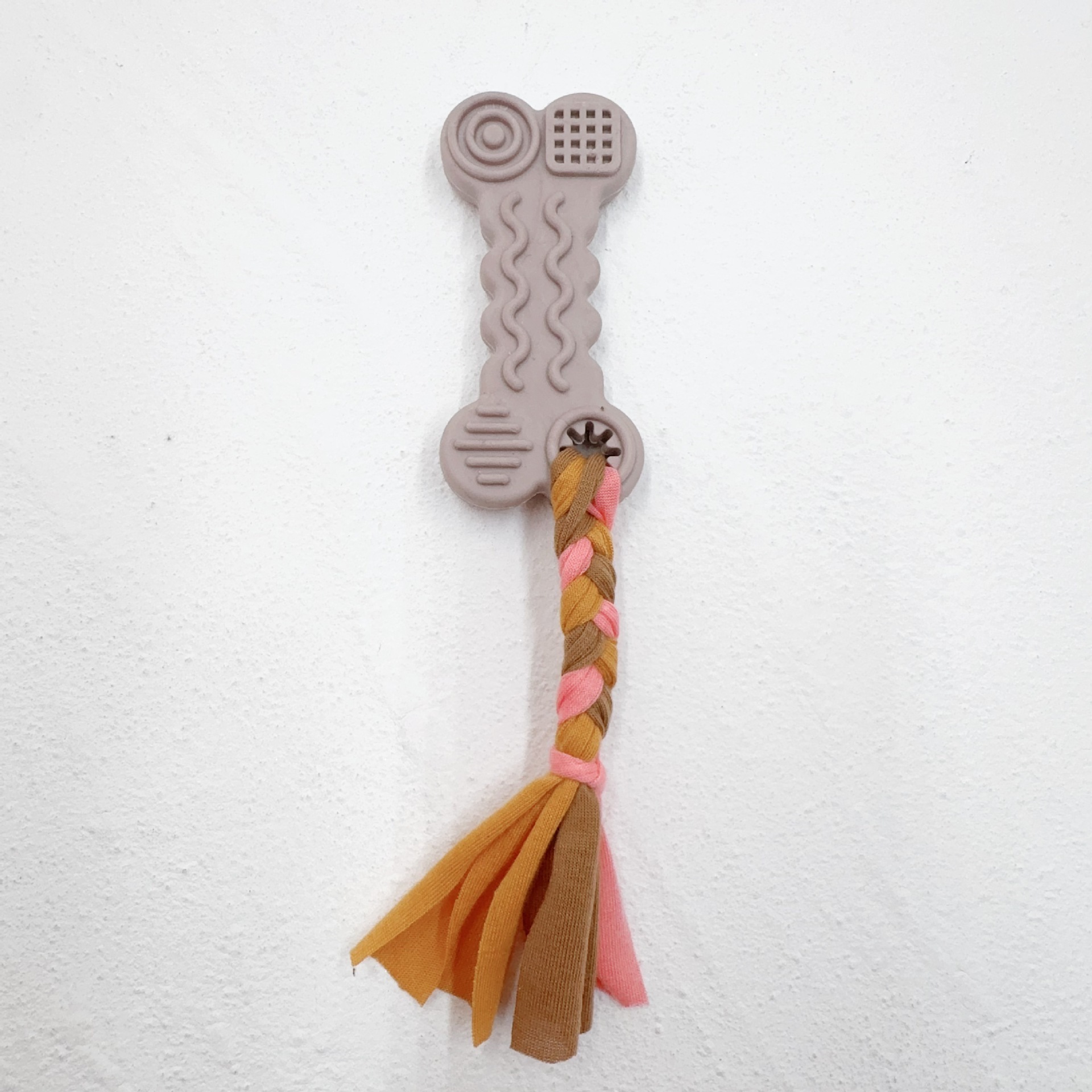 Biscuit en forme d'os, brun.