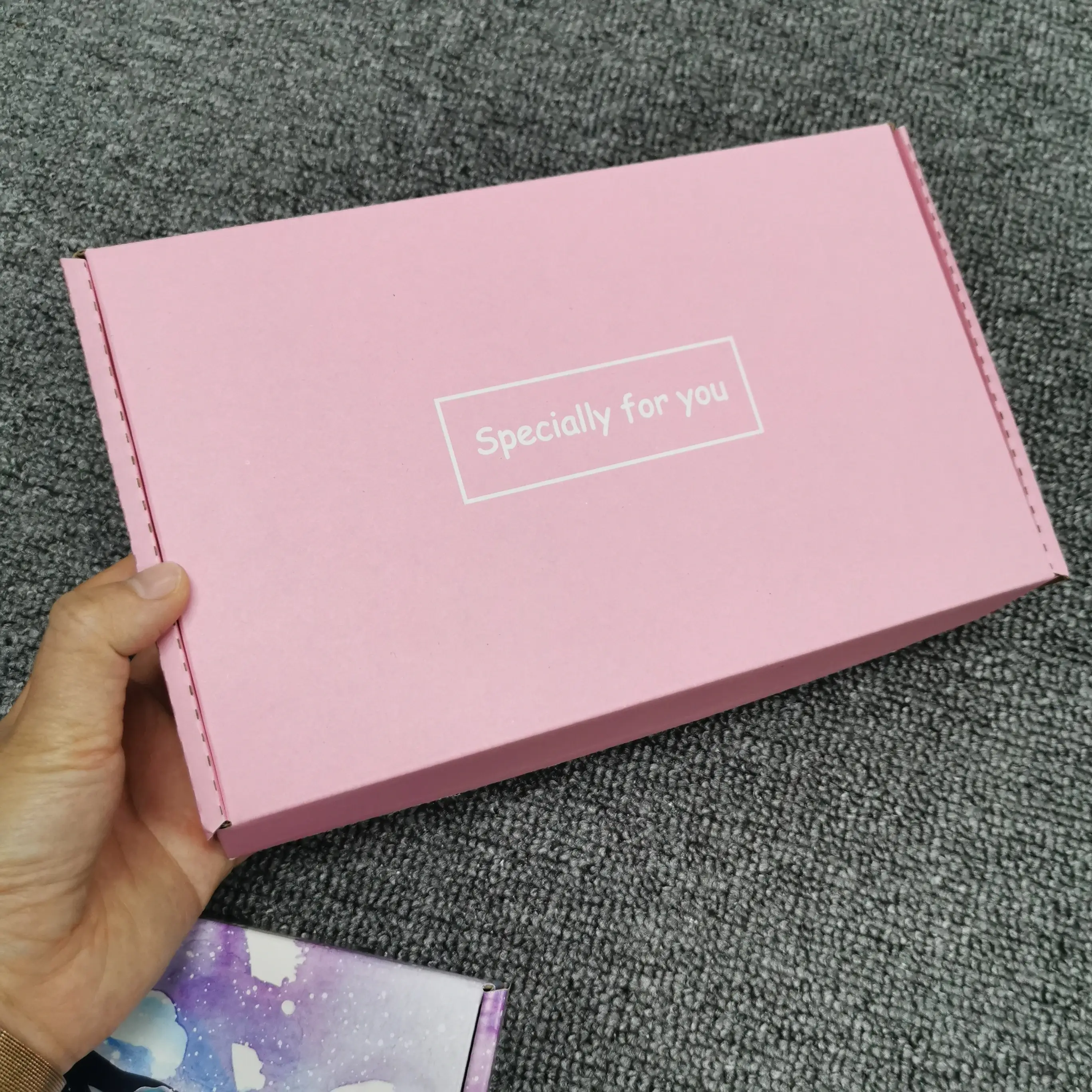OEM अनुकूलित लोगो Recyclable गत्ता कागज उपहार गहने सौंदर्य प्रसाधन लक्जरी गुलाबी पैकेजिंग बॉक्स के लिए पोशाक