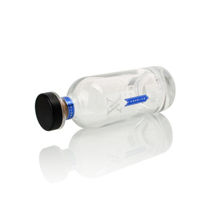 Changyou özelleştirilebilir Logo baskı çıkartması votka 750ml yuvarlak buzlu cam şişe sıcak gümüş yazı ve mantarlar ile - Product Image 3