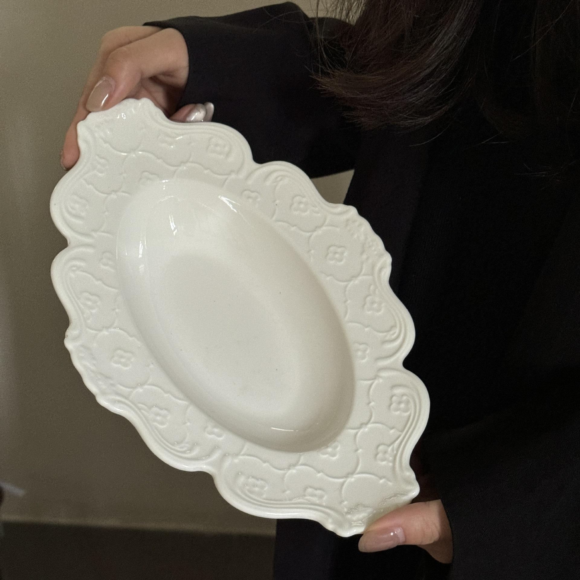 Classical lace plate