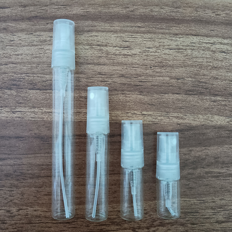 Bouteille transparente + Embout en plastique transparent