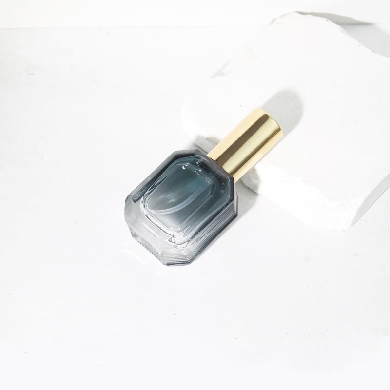 Dark green gradient bottle + gold nozzle cap