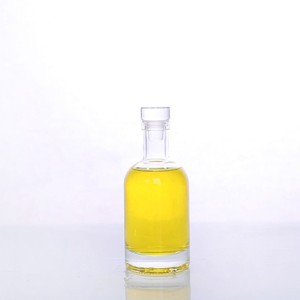 新しいデザイン透明ウォッカワインボトル100ml-750ml赤ワインボトル密封透明ガラス厚い底ガラスボトル