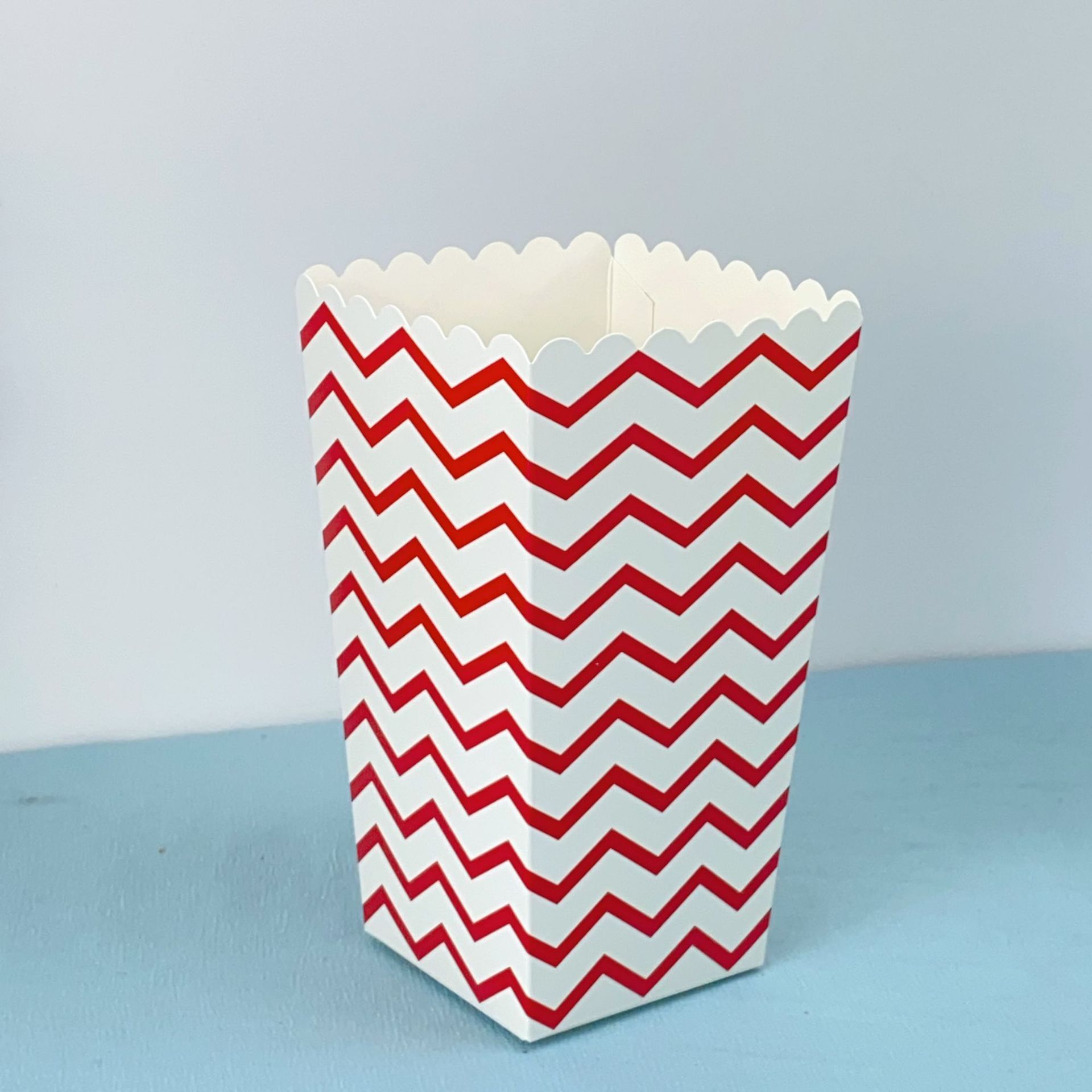 trompette ondulée rouge-5x7x12cm-250g carton blanc