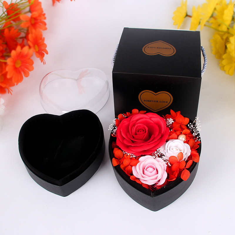 Boîte noire en forme de cœur - Fleur éternelle rouge - 12x12x9 cm