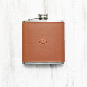 Johnie ווקר נירוסטה בקבוק עם כוס סט מותאם אישית 7 עוז pu עור נייד מיני בקבוק מתנה - Product Image 6