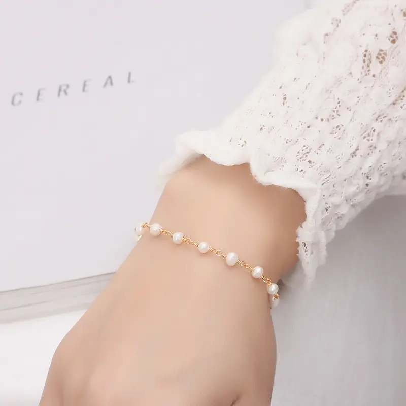 Pulsera de perlas exquisita creativa hecha a mano con cadena chapada en oro nuevo estilo de moda simple para fiestas y uso de joyería