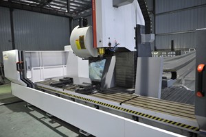 Japonya kontrol sistemi ile BT40 konik donatılmış alüminyum profil CNC işleme makinesi - Product Image 5