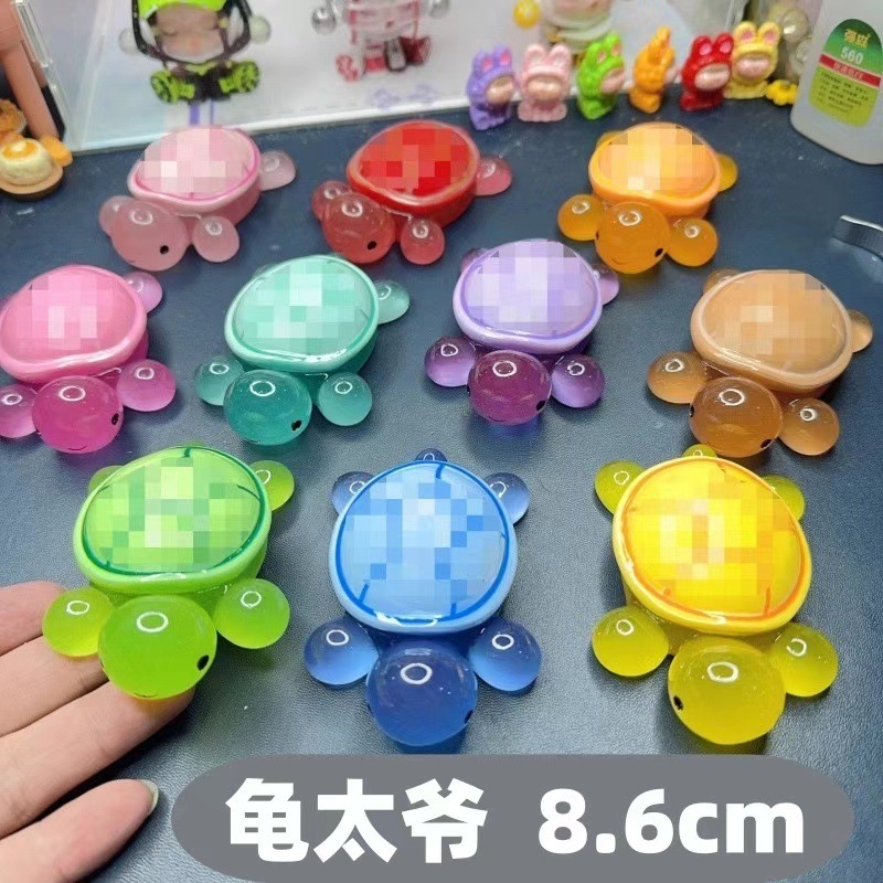 Una tortuga abuelo de 8,6 cm con una caparazón colorido (seleccionado al azar)