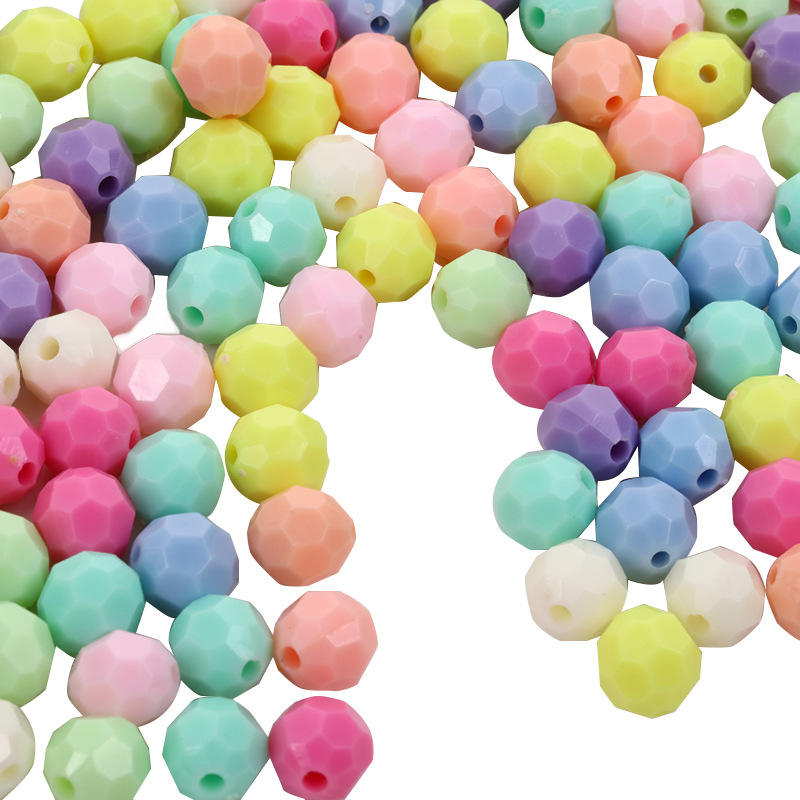 Mezclar cuentas de bola de color facetado