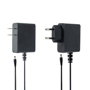 Kompaktes und langlebiges Gleichstrom adapter mit mehreren Anschluss spitzen - Product Image 2