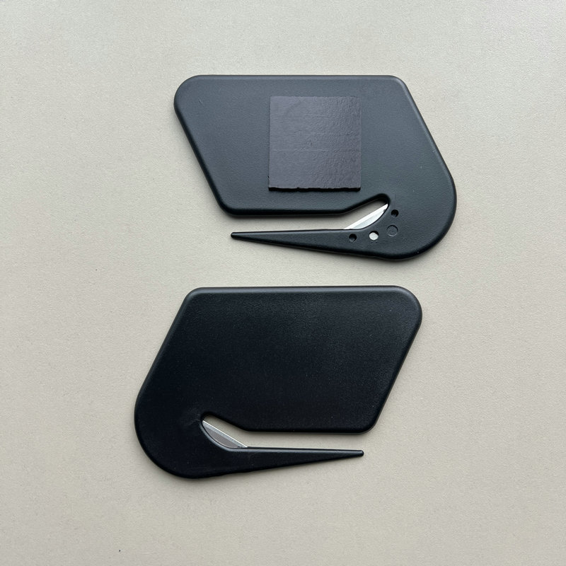 7.81X5.2x0.55 cm black
