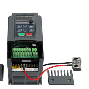 Entrada monofásica de 4KW y salida trifásica Inversor VFD de uso general Unidad de frecuencia de salida de 220V y 380V
