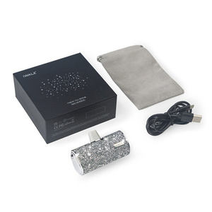 IWALK Hot Selling Delicate Diamond Element 4500mAh Direct Docking Charge Built-in Plug Portable Power Bank