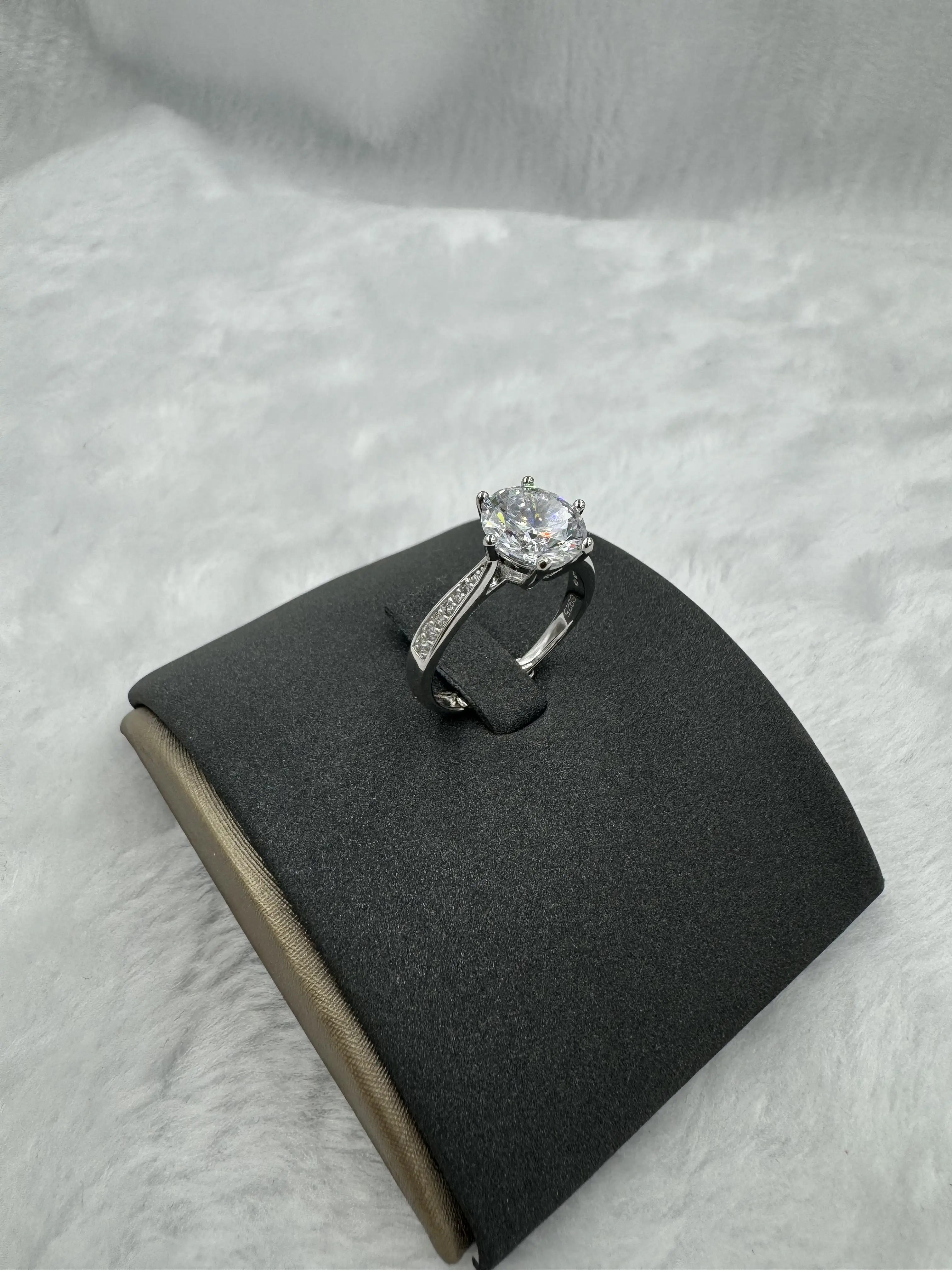 Fête personnalisée 925 bague de luxe pour femme en argent sterling Zircon Mosant bague en diamant bague de mariage romantique