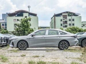 Chery Arrizo 8 Used <strong>Car</strong> 2.0TDCT Automatic FWD Front Steering with R18 Fabric Seats 4L Engine Capacity <strong>Acura</strong> Make - Product Image 2