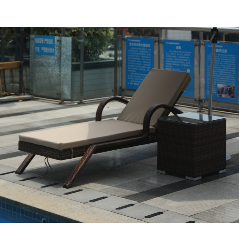 1 lit + table basse (coussin inclus)