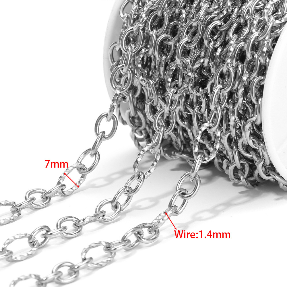 1.4mm wire diameter 7mm wide 3:1 thread cross chain steel color
