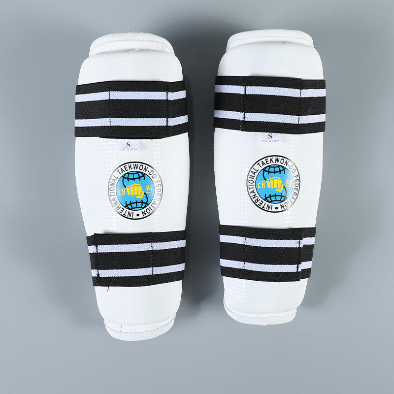 สนับขาและแขนสีขาว ไม่มีเครื่องหมาย
