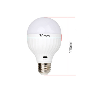 7W USB C หลอดไฟ LED แบบชาร์จไฟได้พร้อมรีโมทคอนโทรลไฟล้มเหลว Outrage ฉุกเฉินแบตเตอรี่ 2600mAh 5V หลอดไฟแบบชาร์จไฟได้