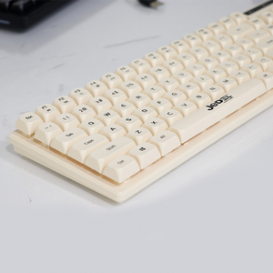 Teclado para juegos de ordenador de tamaño completo con pies de inclinación ajustables y teclas de sensación mecánica que revolucionan su experiencia de escritura - Product Image 6