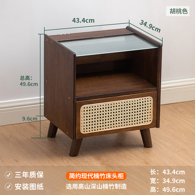 Table de chevet en rotin couleur noyer