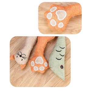 Tela de lino duradera Catnip Cat Fish Paw Toy Juguete De Almohada sostenible para mascotas para perros y uso molar - Product Image 6