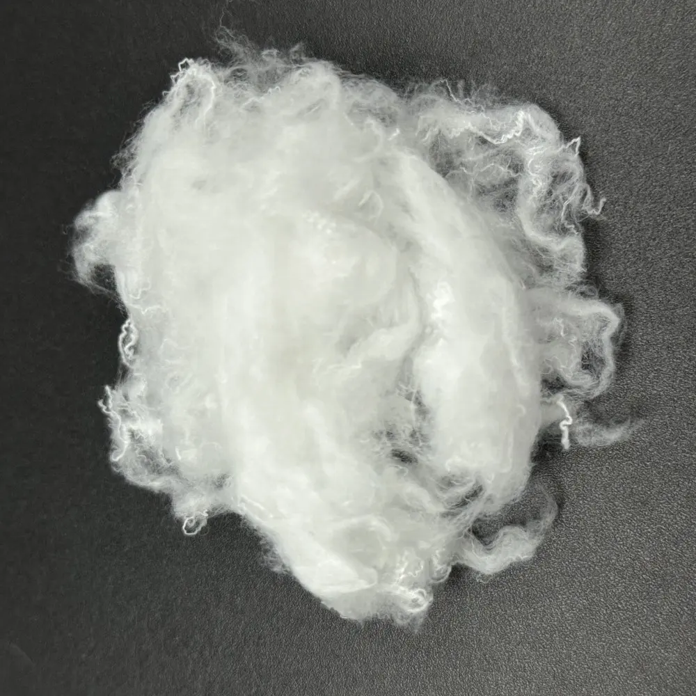 Fibre brillante et semi-terne en nylon 6 mélangée avec du coton et de la laine