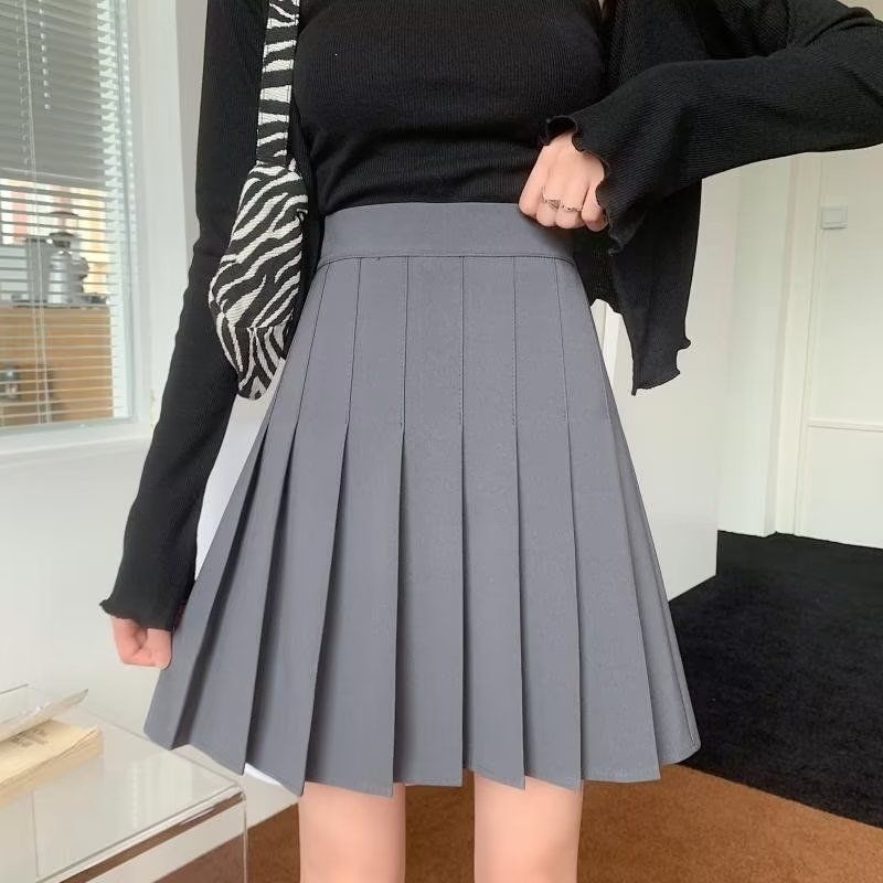 Pantalones de corte entallado, tiro largo y cintura elástica gris.