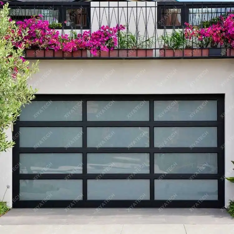 XIYATECH pintu garasi 10x8 hitam desain Italia untuk rumah pintu garasi pintar modern dengan lapisan kaca besi tahan karat ga