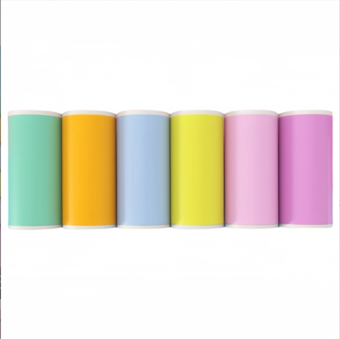 15 rollos de papel adhesivo de colores.